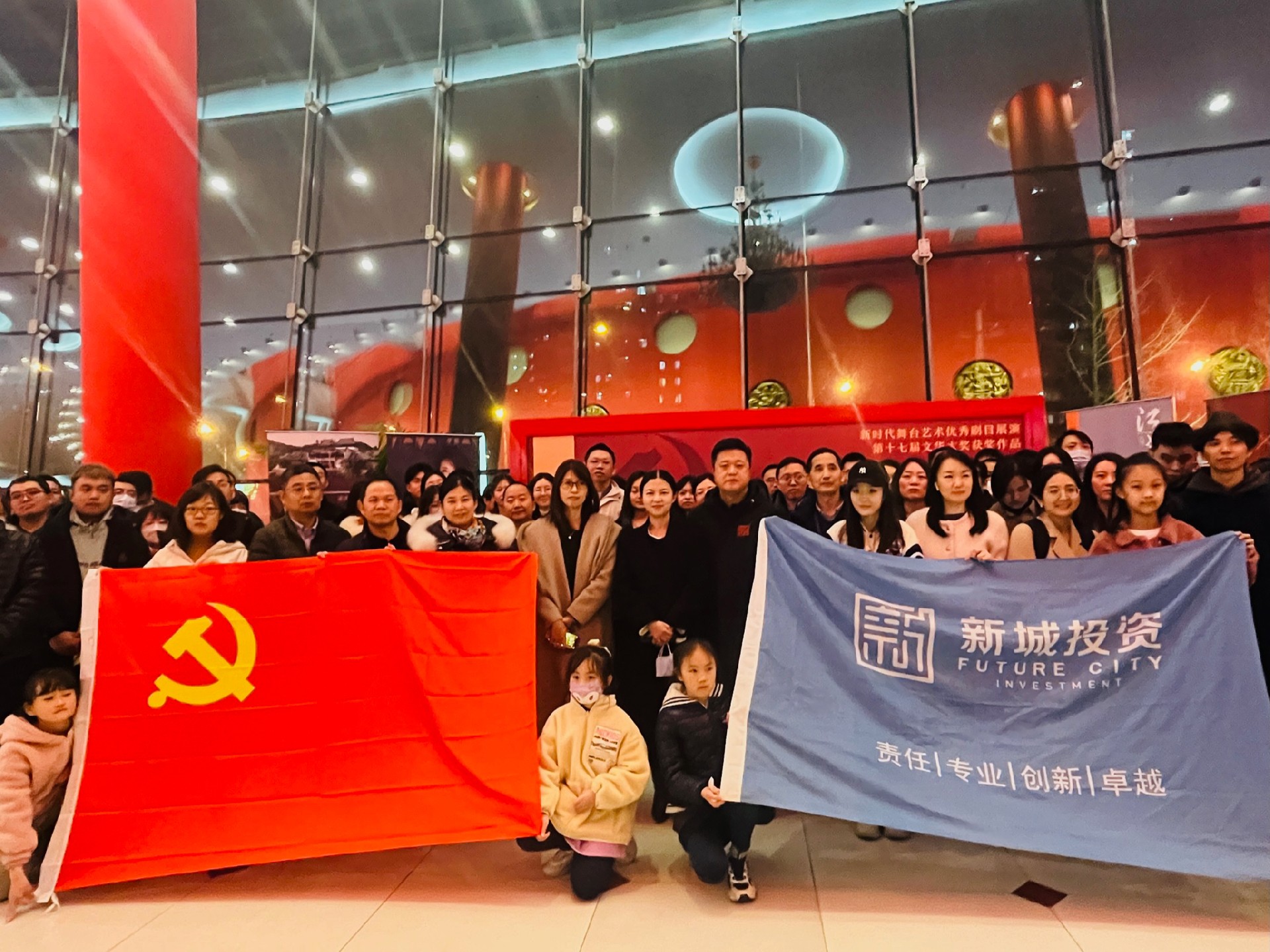 组织观看红剧《江姐》.jpg